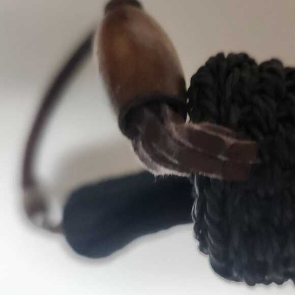 Black woven pattern handbag, inner lining drawstirng cinch tie pouch - Picture 9 of 9